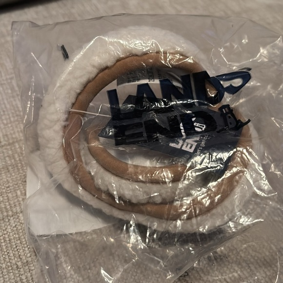 NWT!! Lands End Cozy Sherpa Gaiter and Ear Muff Set, Antique Alabaster White - Picture 8 of 12